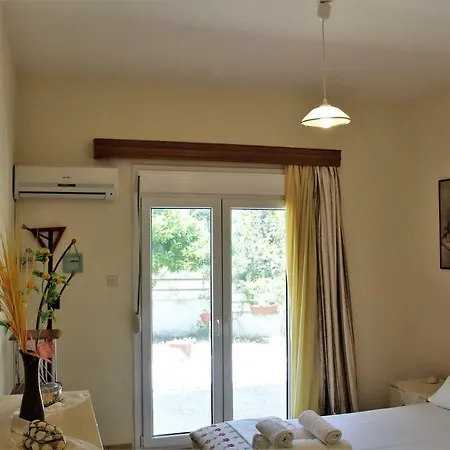 Vanas Holiday House