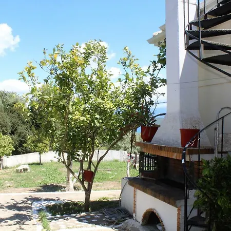 Vanas Holiday House