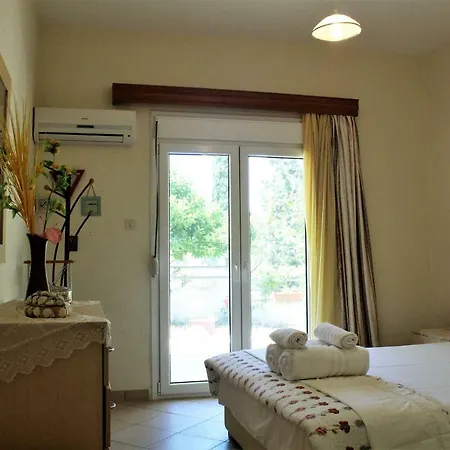 Vanas Holiday House *