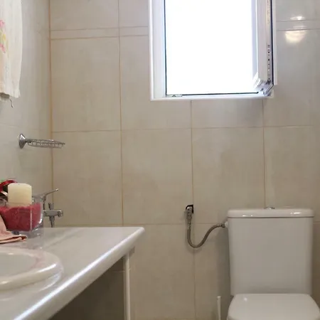 Vanas Holiday House בית נופש *